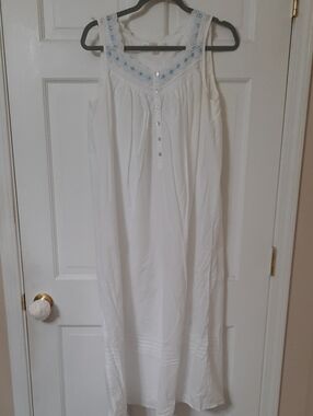 Eileen West White Cotton Sleeveless Nightdress with Light Blue Trim